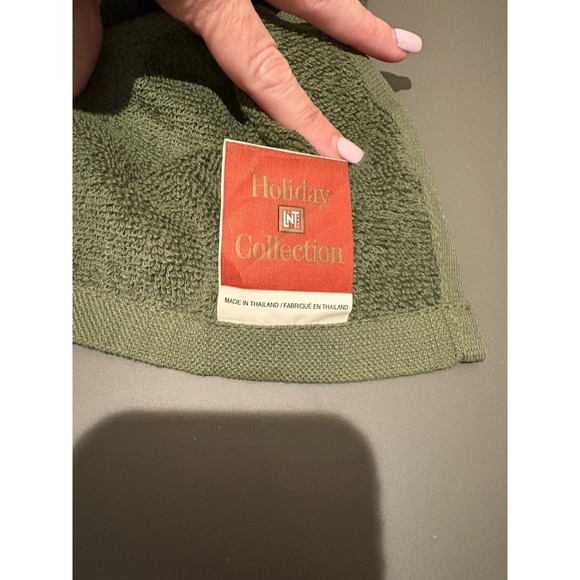 Mixed Holiday Hand Towels - 3 "Peace on Earth" Pine Cone (NWT) & 1 Poinsettia - Picture 7 of 7